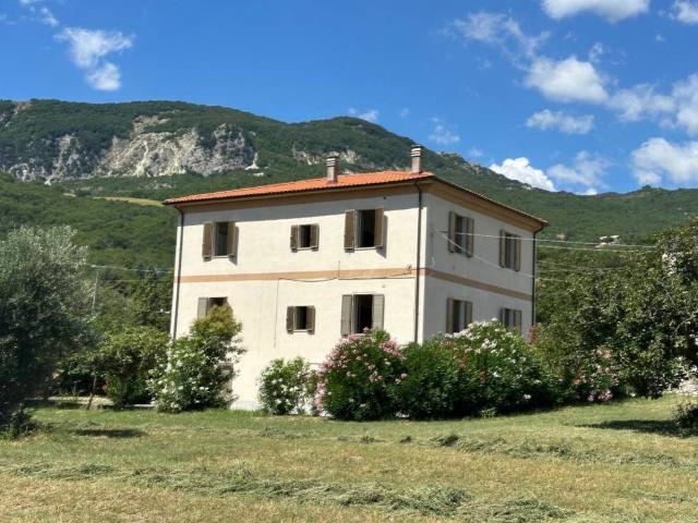 Villa Indipendente in vendita a Castiglione A Casauria, Abruzzo