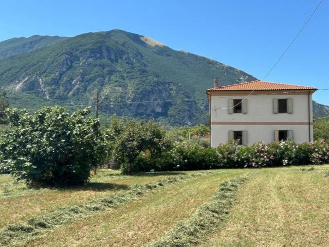 Villa Indipendente in vendita a Castiglione A Casauria, Abruzzo