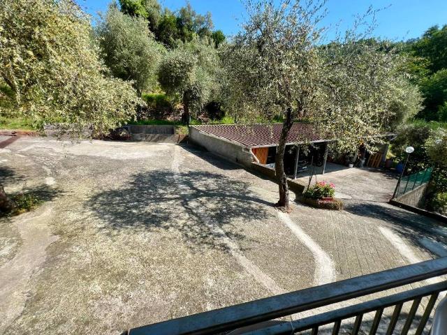 Villa Indipendente in vendita a Castiglione Chiavarese, Liguria
