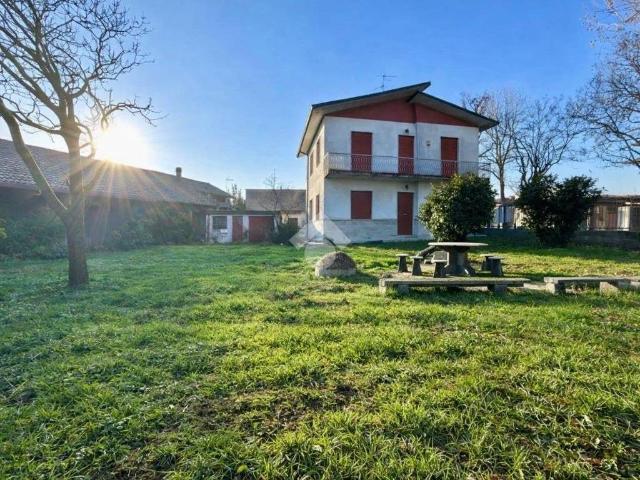 Villa Indipendente in vendita a Castiglione D'adda, Lombardia
