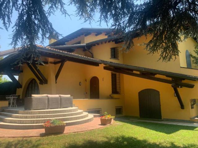 Villa Indipendente in vendita a Castiglione D'adda, Lombardia