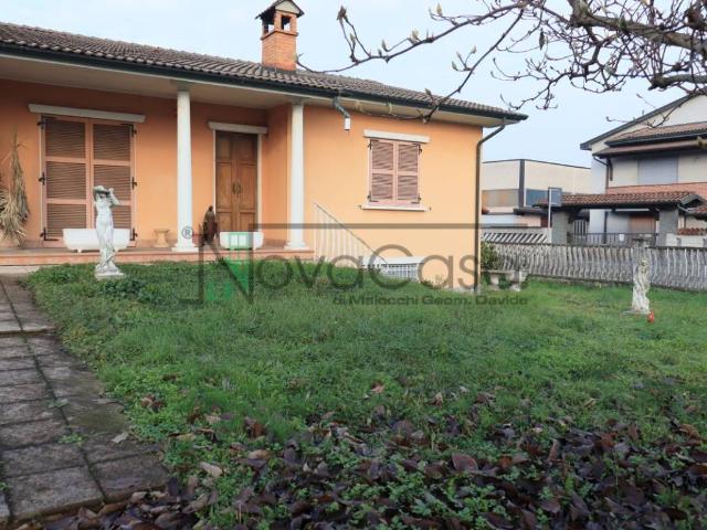 Villa Indipendente in vendita a Castiglione D'adda, Lombardia