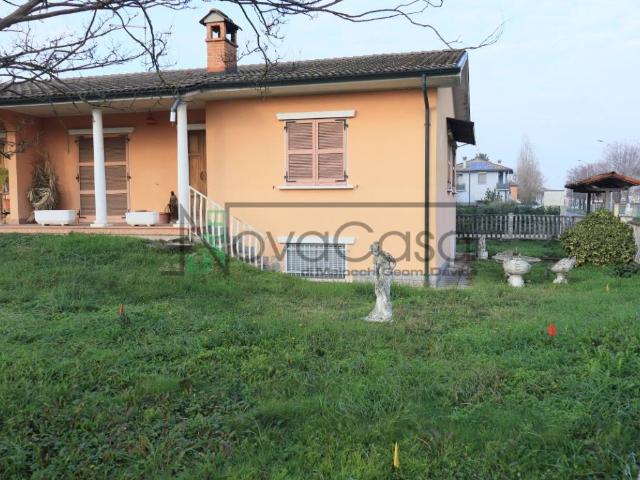 Villa Indipendente in vendita a Castiglione D'adda, Lombardia
