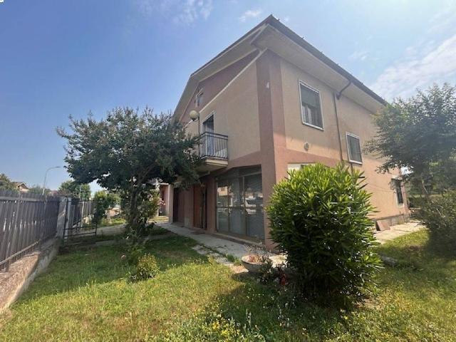 Villa Indipendente in vendita a Castiglione D'adda, Lombardia