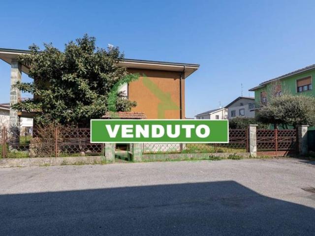 Villa Indipendente in vendita a Castiglione D'adda, Lombardia