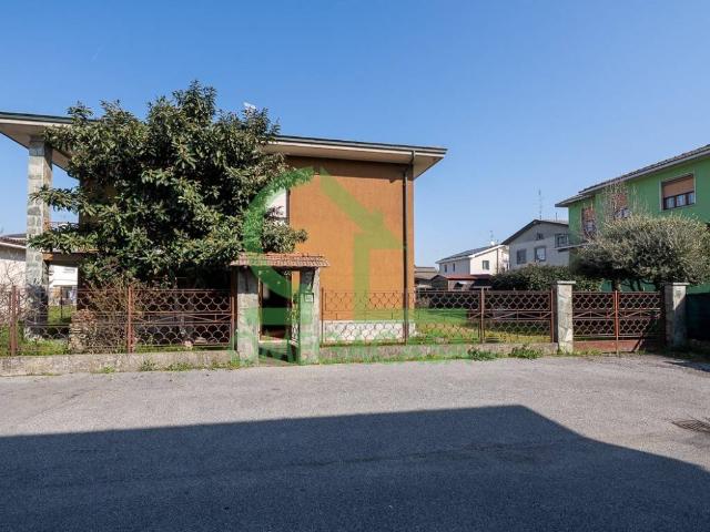Villa Indipendente in vendita a Castiglione D'adda, Lombardia
