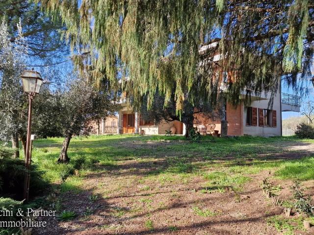 Villa Indipendente in vendita a Pozzuolo, Castiglione del Lago