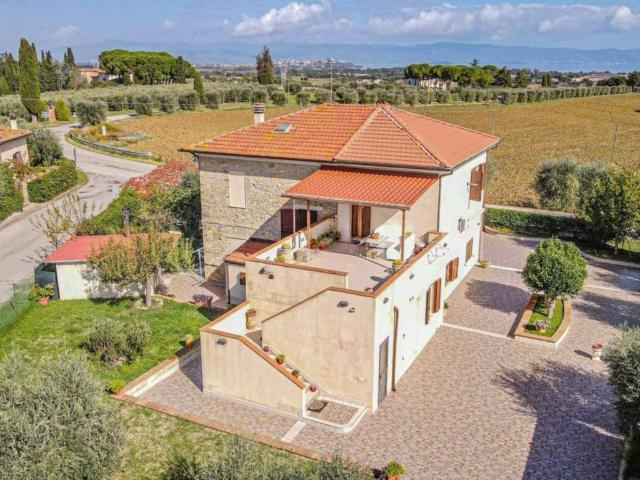 Villa Indipendente in vendita a Macchie, Gioiella