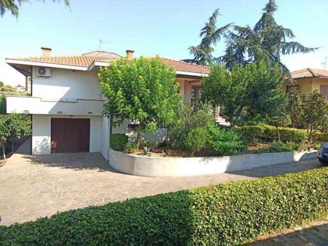Villa Indipendente in vendita a Poggetto, Gioiella