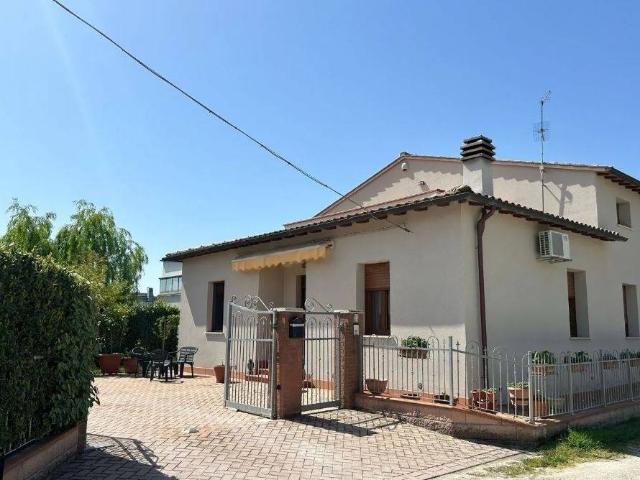 Villa Indipendente in vendita a Macchie, Gioiella