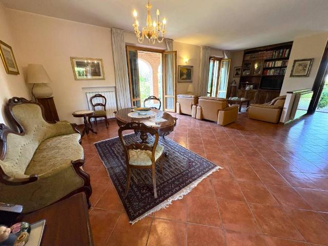 Villa Indipendente in vendita a Macchie, Gioiella