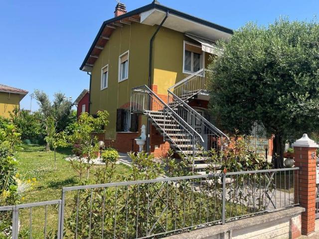 Villa Indipendente in vendita a Castiglione Delle Stiviere, Lombardia