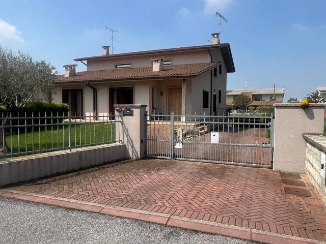Villa Indipendente in vendita a Castiglione Delle Stiviere, Lombardia