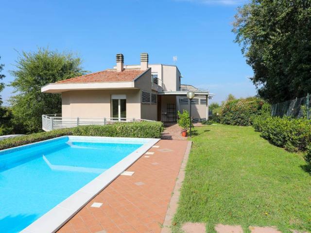 Villa Indipendente in vendita a Castiglione Delle Stiviere, Lombardia
