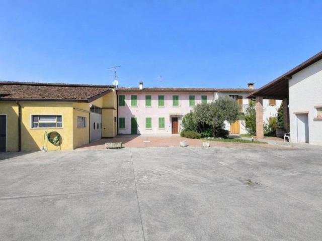 Villa Indipendente in vendita a Castiglione Delle Stiviere, Lombardia