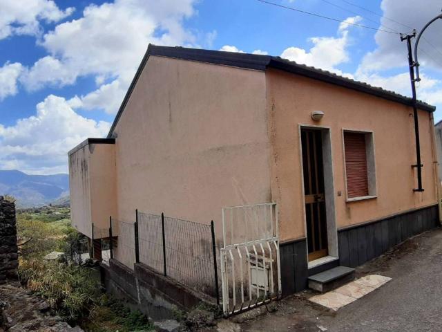 Villa Indipendente in vendita a Castiglione Di Sicilia, Sicilia