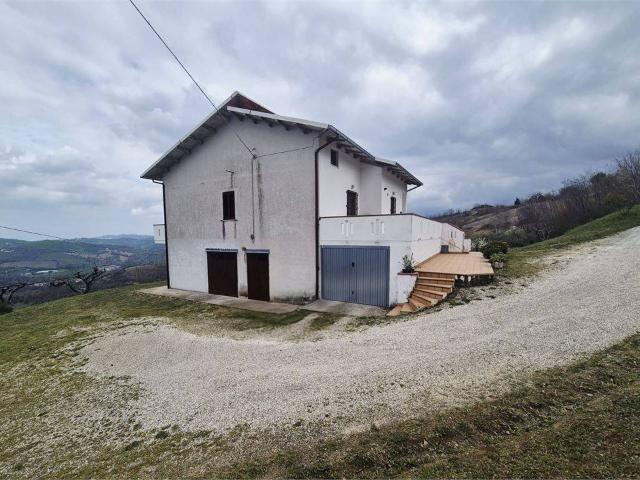 Villa Indipendente in vendita a Castiglione Messer Raimondo, Abruzzo