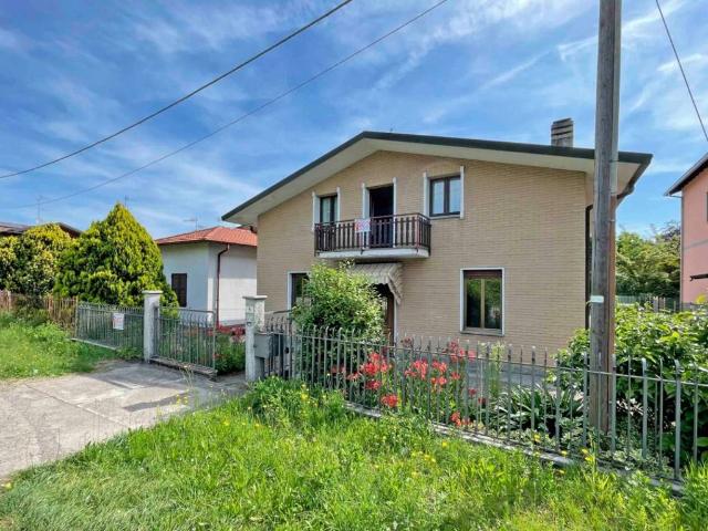Villa Indipendente in vendita a Somadeo, Castiglione Olona