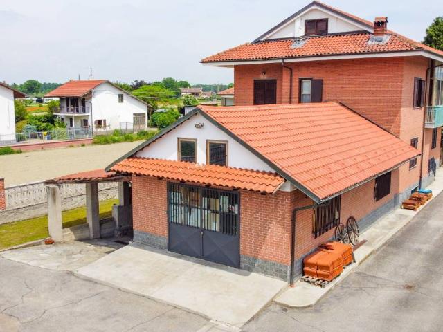 Villa Indipendente in vendita a Castiglione Torinese, Piemonte