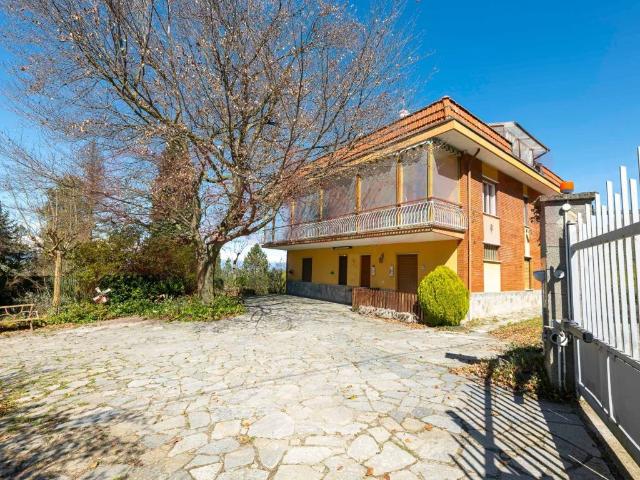 Villa Indipendente in vendita a Castiglione Torinese, Piemonte
