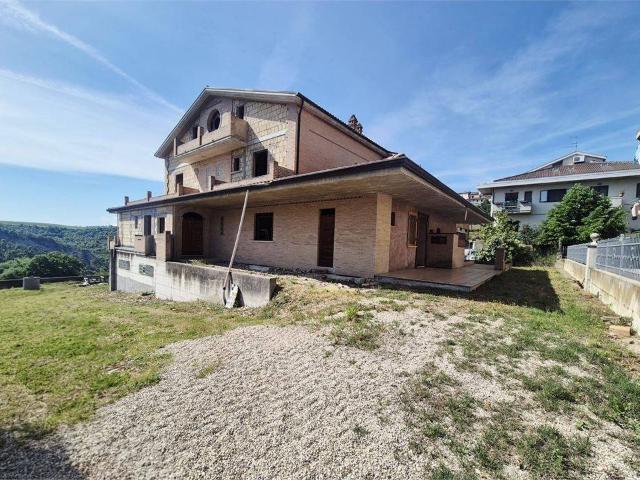 Villa Indipendente in vendita a Castilenti, Abruzzo