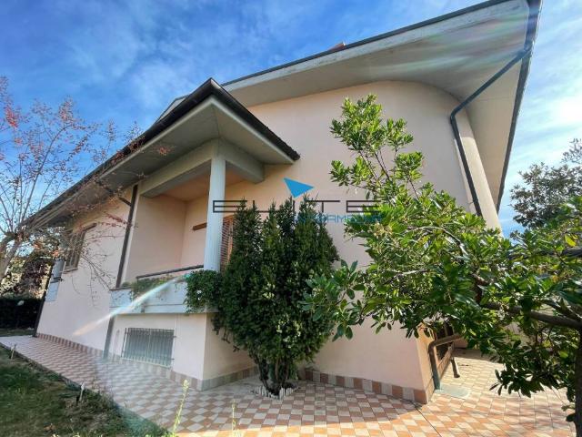 Villa Indipendente in vendita a Castilenti, Abruzzo