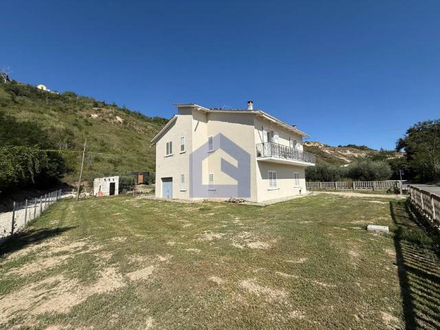 Villa Indipendente in vendita a Castilenti, Abruzzo