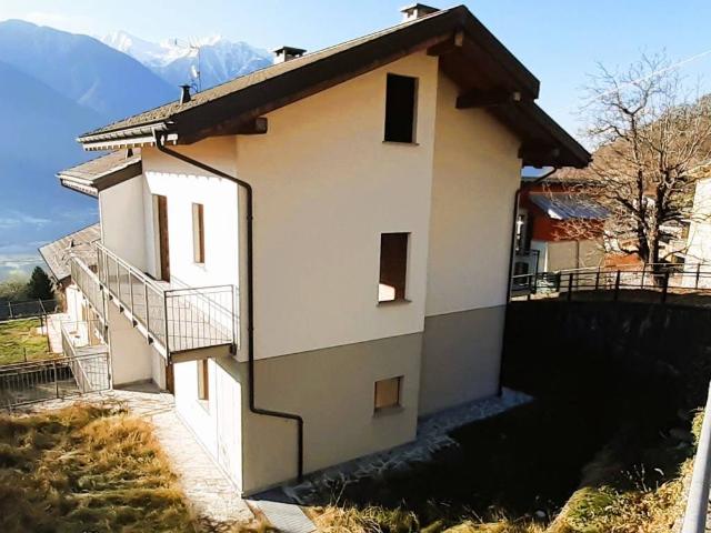Villa Indipendente in vendita a Castione Andevenno, Lombardia
