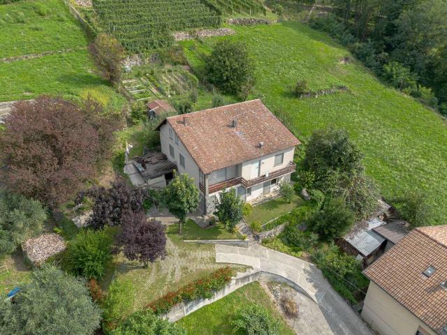 Villa Indipendente in vendita a Castione Andevenno, Lombardia