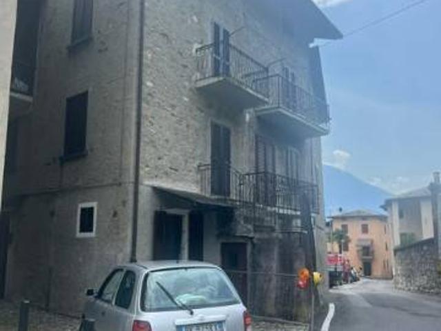 Villa Indipendente in vendita a Castione Andevenno, Lombardia