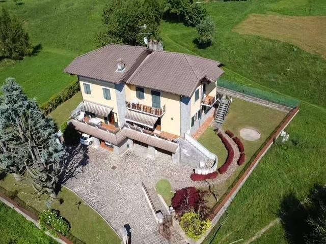Villa Indipendente in vendita a Agro, Castione Della Presolana