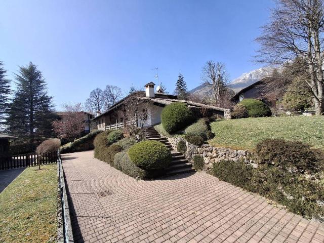 Villa Indipendente in vendita a Dorga, Castione Della Presolana