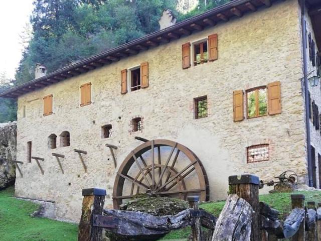 Rustico in vendita a Castione Della Presolana, Lombardia