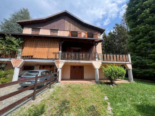 Villa Indipendente in vendita a Castione Della Presolana, Lombardia