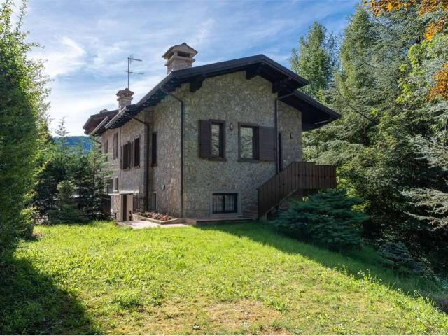 Villa Indipendente in vendita a Dorga, Castione Della Presolana