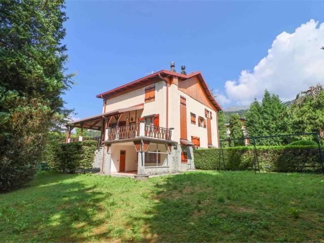 Villa Indipendente in vendita a Castione Della Presolana, Lombardia