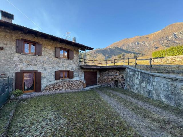 Villa Indipendente in vendita a Agro, Castione Della Presolana