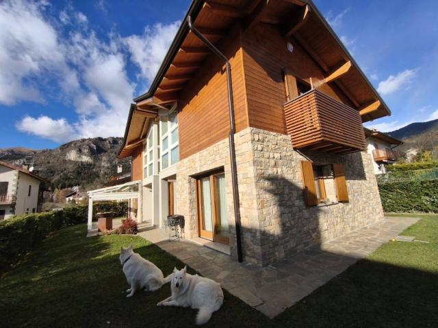 Villa Indipendente in vendita a Dorga, Castione Della Presolana