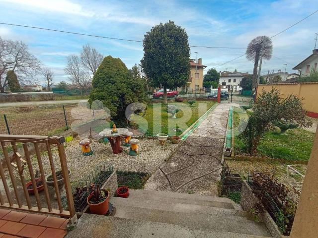 Villa Indipendente in vendita a Castions Di Strada, Friuli-Venezia Giulia