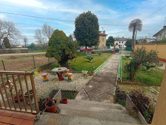 Villa Indipendente in vendita a Castions Di Strada, Friuli-Venezia Giulia