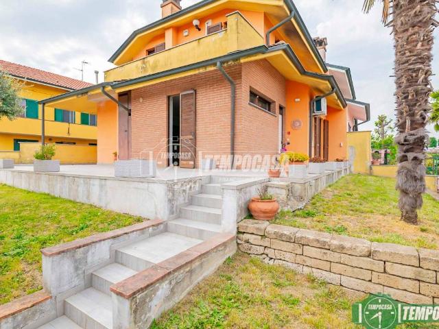 Villa Indipendente in vendita a Castiraga Vidardo, Lombardia