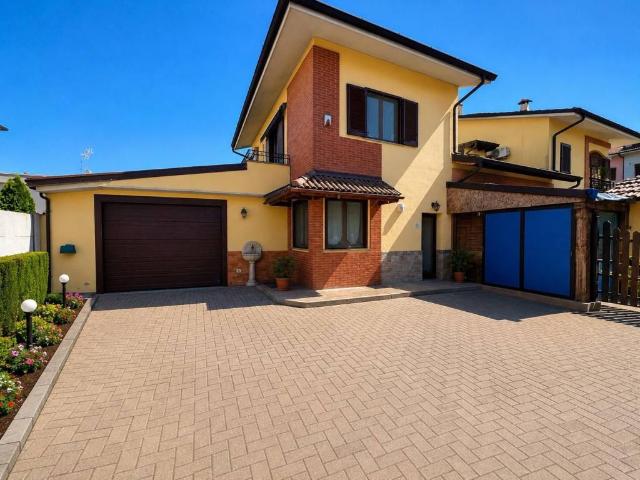 Villa Indipendente in vendita a Castiraga Vidardo, Lombardia