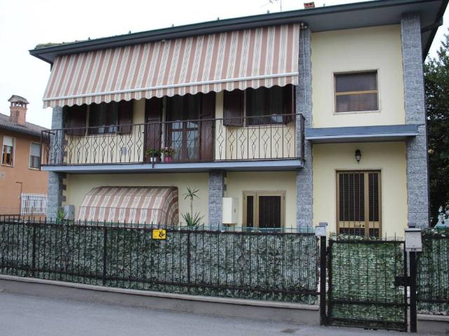 Villa Indipendente in vendita a Castiraga Vidardo, Lombardia