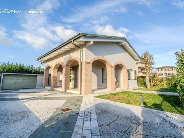 Villa Indipendente in vendita a Castiraga Vidardo, Lombardia