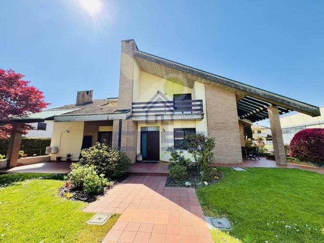 Villa Indipendente in vendita a Castiraga Vidardo, Lombardia