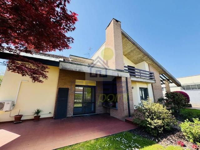 Villa Indipendente in vendita a Castiraga Vidardo, Lombardia