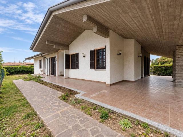 Villa Indipendente in vendita a Castrezzato, Brescia