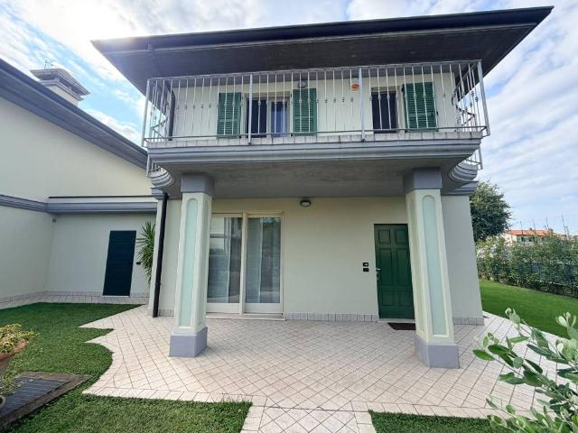 Villa Indipendente in vendita a Castrezzato, Brescia