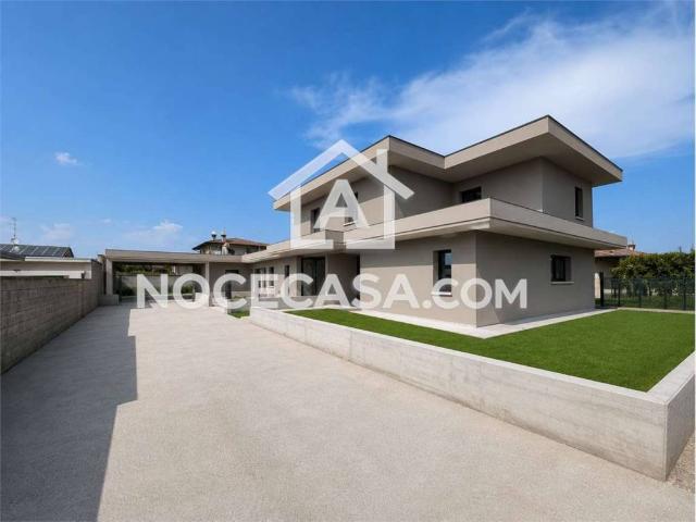 Villa Indipendente in vendita a Castrezzato, Lombardia