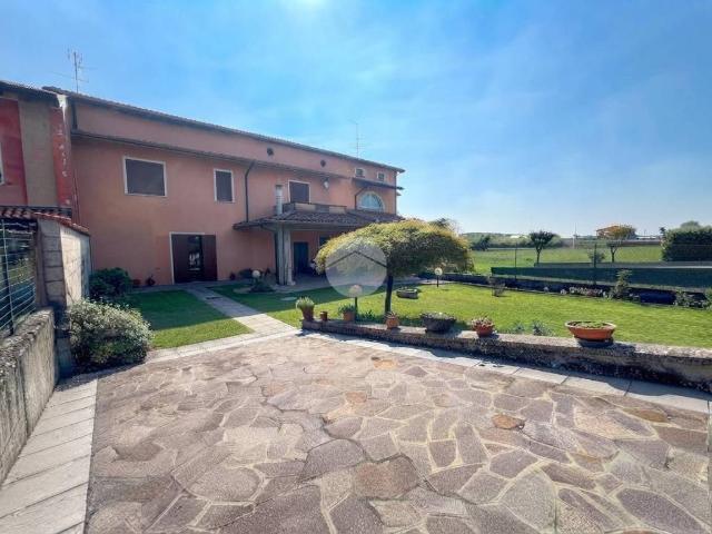 Villa Indipendente in vendita a Castrezzato, Brescia